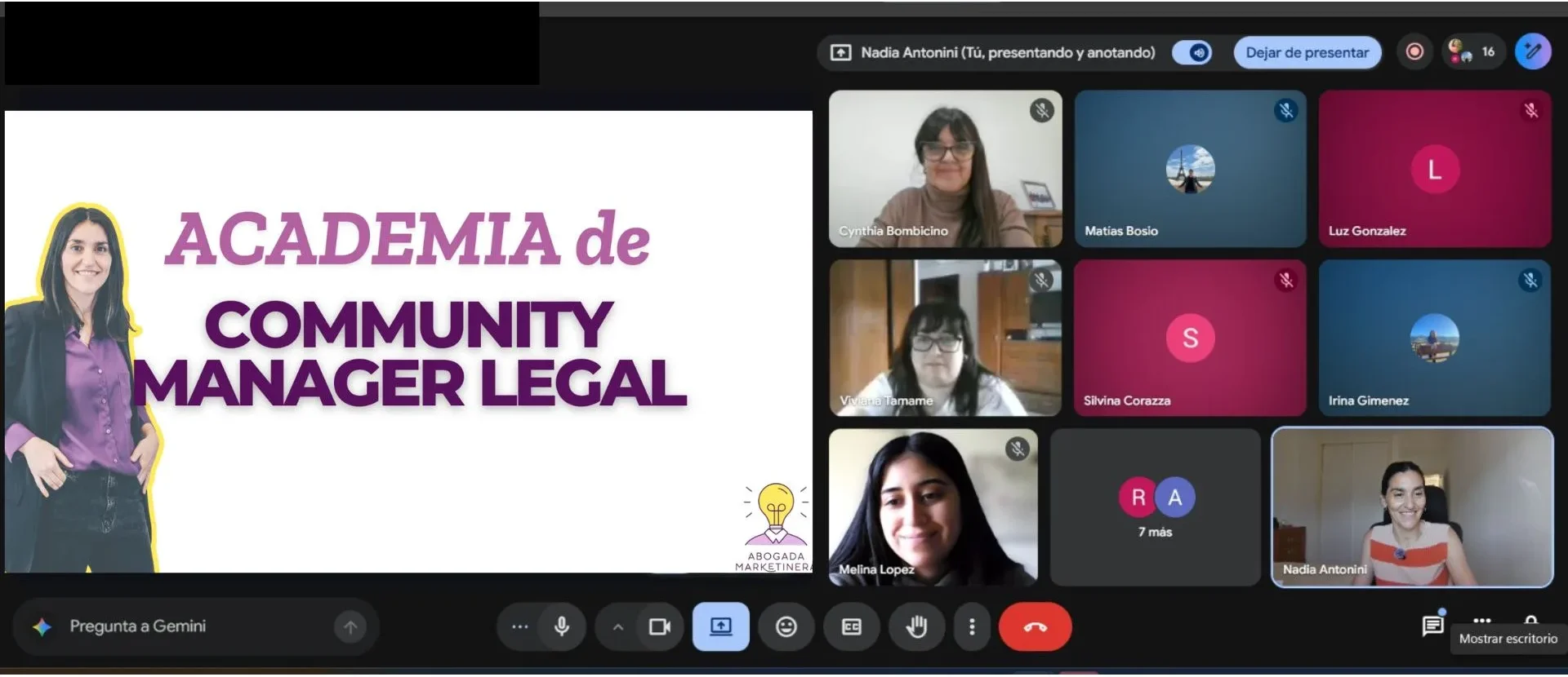 Nadia Antonini dando una clase de la Academia de Community Manager Legal de Abogada Marketinera